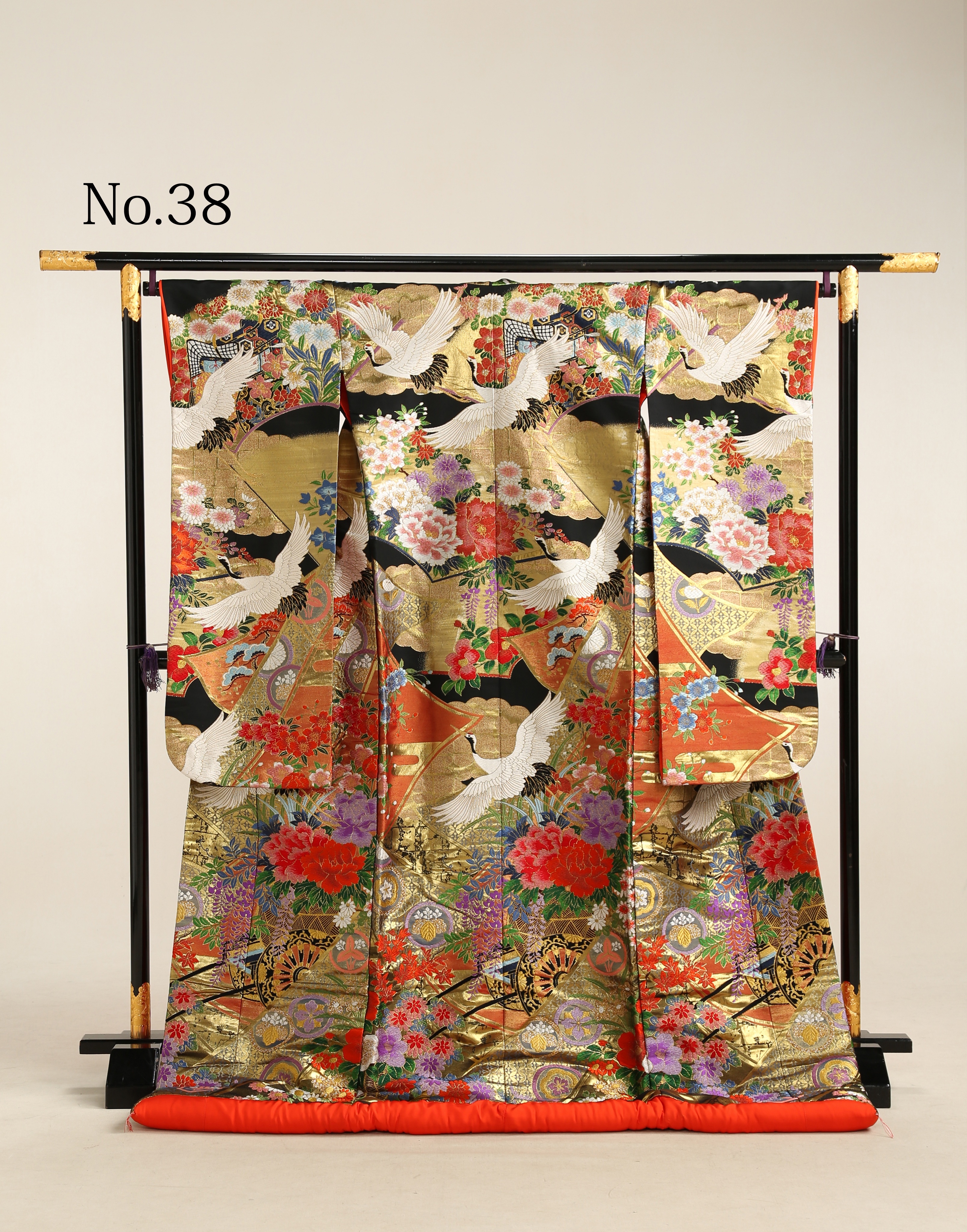 和装 色打掛 No.38｜黒地に扇面・鶴・牡丹の総柄